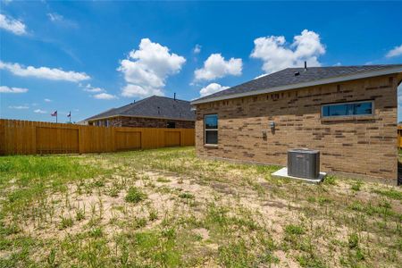 New construction Single-Family house 4222 Chadwick Road, Texas City, TX 77591 Plan 1505- photo 32 32