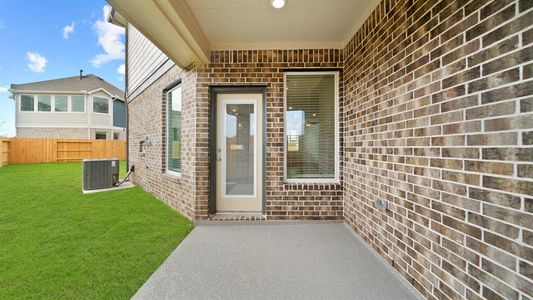New construction Single-Family house 16330 Ringlet River Trail, Humble, TX 77346 Rosewood - Courtyard Collection- photo 2 2