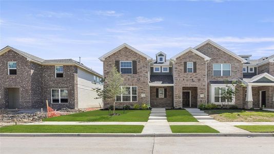 New construction Townhouse house 3011 Willow Wood Court, Unit 10, Heartland, TX 75114 - photo 10 10