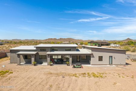 New construction Single-Family house 15325 W Desert Vista Trail, Surprise, AZ 85387 - photo 18 18
