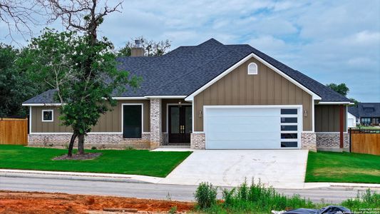 New construction Single-Family house 166 W Magnolia Circle, La Vernia, TX 78121 - photo 0 0
