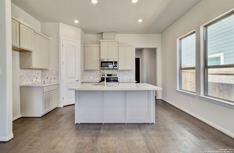 New construction Single-Family house 880 Casetta Trail, New Braunfels, TX 78130 Colorado- photo 3 3