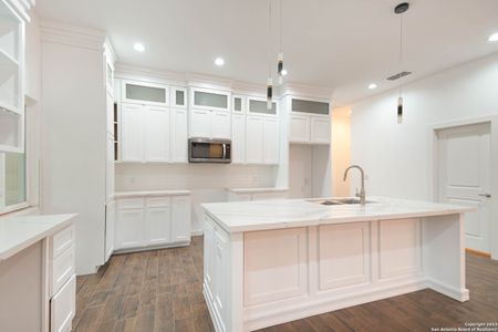 New construction Single-Family house 166 Rockingshire Ct, Spring Branch, TX 78070 - photo 8 8