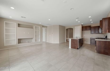 New construction Single-Family house 21338 N 270Th Avenue, Buckeye, AZ 85396 Traverse- photo 8 8