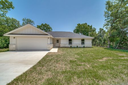 New construction Single-Family house 105 Indian Trail, Seguin, TX 78155 - photo 0