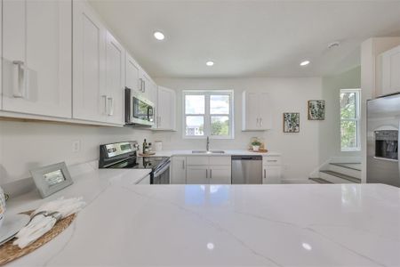 New construction Townhouse house 8755 Sap Creek Place, Tampa, FL 33614 - photo 9 9