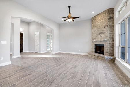 New construction Single-Family house 1122 Stirrup Dr, Spring Branch, TX 78070 - photo 7