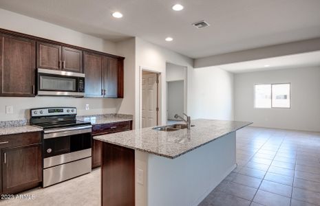 New construction Single-Family house 43760 W Cypress Lane, Maricopa, AZ 85138 - photo 4 4