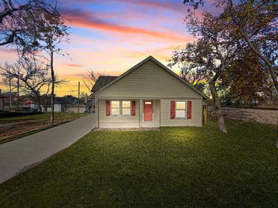 New construction Single-Family house 1319 E Tucker Street, Fort Worth, TX 76104 - photo