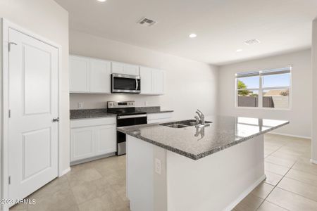 New construction Single-Family house 17900 N Salerno Drive, Maricopa, AZ 85138 - photo 4 4