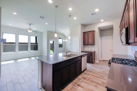 New construction Single-Family house 306 Ridge Drive, Justin, TX 76247 - photo 25 25