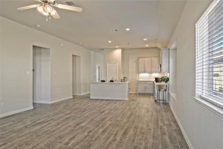 New construction Single-Family house 11126 Youngquist Drive, Mont Belvieu, TX 77535 The Epsom- photo 7 7