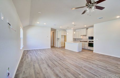 New construction Single-Family house 2050 Chelsea Grove, New Braunfels, TX 78130 Bermuda- photo 8 8