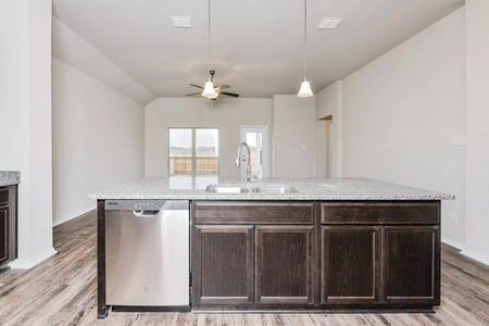 New construction Single-Family house 204 Shoreview Drive, Conroe, TX 77303 - photo 4 4