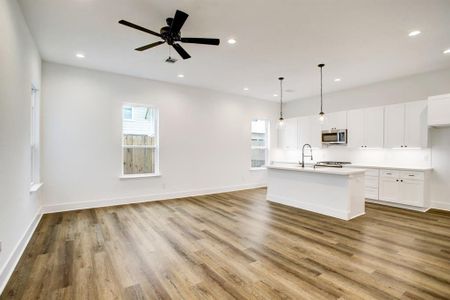 New construction Single-Family house 1220 Mcneil Street, Houston, TX 77009 - photo 1 1
