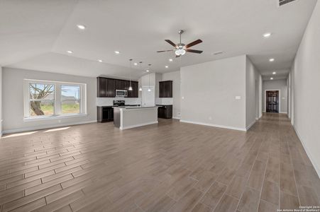 New construction Single-Family house 121 Calgary Drive, Floresville, TX 78114 Esparanza- photo 38 38
