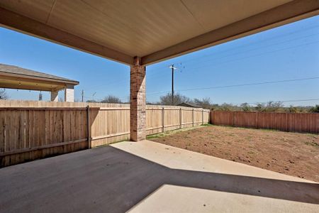 New construction Single-Family house 140 Jarbridge Drive, Kyle, TX 78640 Plan 2412- photo 28 28