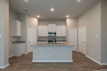 New construction Single-Family house 1148 Water Valley, Seguin, TX 78155 Kingsley - C- photo 4 4