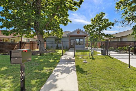 New construction Single-Family house 603 Maple St, Taylor, TX 76574 - photo 2 2