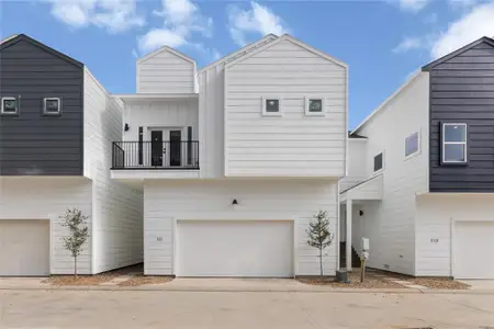 New construction Single-Family house 110 Tolima Dove Street, Houston, TX 77018 - photo 0