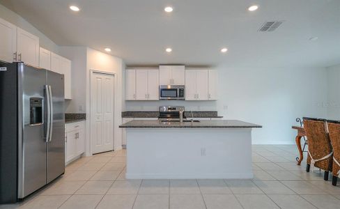 New construction Single-Family house 5490 Blue Azure Drive, Wimauma, FL 33598 - photo 17 17