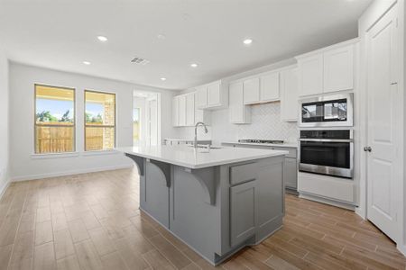 Two toned cabinets