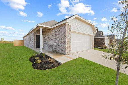 New construction Single-Family house 3906 Kings Drive, Ennis, TX 75119 The Newcastle- photo 1 1