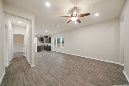 New construction Single-Family house 530 W Byrd Blvd, Universal City, TX 78148 - photo 4 4