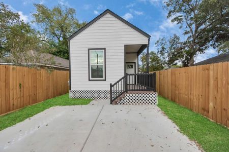 New construction Single-Family house 7707 Avenue E, Houston, TX 77012 - photo 1 1