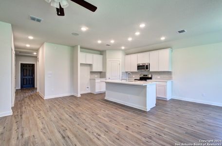 New construction Single-Family house 834 Moondance Court, New Braunfels, TX 78130 - photo 4 4