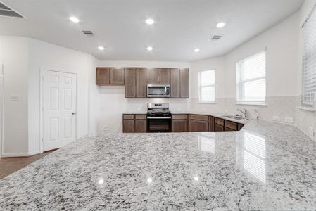 New construction Single-Family house 2876 Shimmer Edge Drive, Katy, TX 77493 Plan 2067- photo 8 8