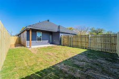 New construction Single-Family house 1002 S Pepperidge Drive, Lancaster, TX 75134 - photo 22 22