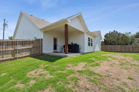 New construction Single-Family house 2410 San Gabriel Drive, Granbury, TX 76048 - photo 34 34