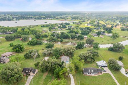 New construction Single-Family house 374 Cattle Drive Trail, Angleton, TX 77515 - photo 5 5