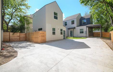 New construction Single-Family house 7204 Meador Ave, Unit 1, Austin, TX 78752 - photo 32 32