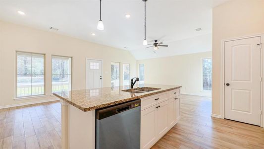 New construction Single-Family house 94 North Forest, Huntsville, TX 77340 - photo 8 8