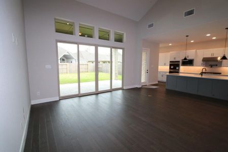 New construction Single-Family house 32248 Highwood Green Lane, Conroe, TX 77385 The Redfern- photo 5 5