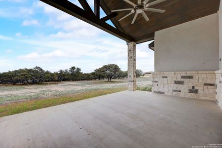 New construction Single-Family house 40 Greco Bend, Boerne, TX 78006 - photo 39 39
