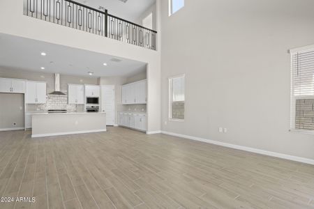 New construction Single-Family house 10304 W Quail Avenue, Peoria, AZ 85382 - photo 8 8