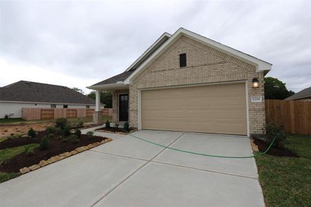 New construction Single-Family house 1214 Filly Creek Drive, Alvin, TX 77511 Periwinkle- photo 1 1