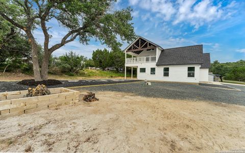 New construction Single-Family house 1090 Arcadia Dr, Canyon Lake, TX 78133 - photo 14 14
