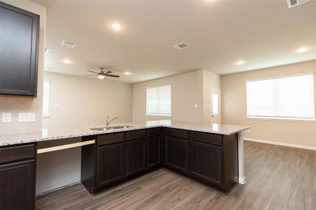 New construction Single-Family house 4902 Michael Christopher Drive, Rosharon, TX 77583 The Lowry- photo 8 8