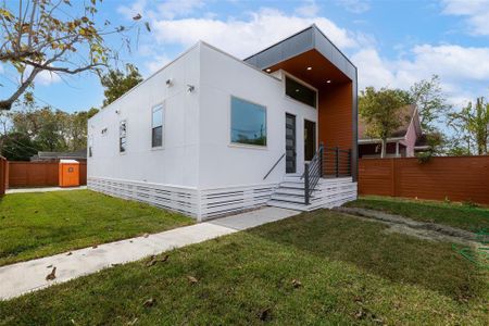 New construction Single-Family house 4817 Los Angeles Street, Houston, TX 77026 - photo 0