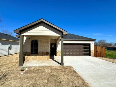 New construction Single-Family house 207 Laroe Street, Terrell, TX 75160 - photo 0 0
