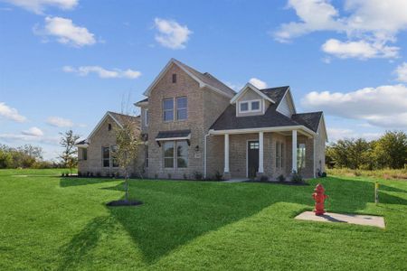 View of front facade featuring a front yard