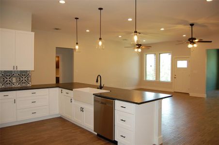 New construction Single-Family house 2510 Lakeridge Drive, Granbury, TX 76048 - photo 20 20
