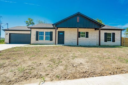 New construction Single-Family house 1417 Marshall Street, Greenville, TX 75401 - photo 0