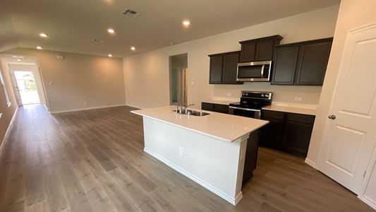 New construction Single-Family house 303 Vitex Drive, Royse City, TX 75189 - photo 2 2