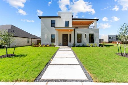 View of front facade featuring a front lawn