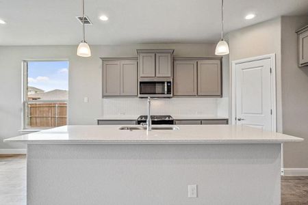 New construction Single-Family house 15545 Putney Way, Fort Worth, TX 76247 REDROCK- photo 3 3